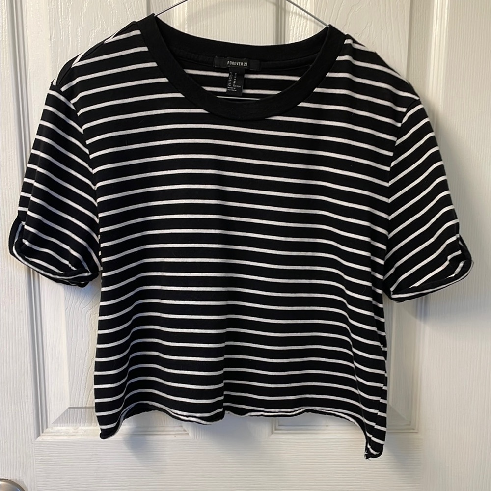 Forever 21 Black and White Boxy Crop T-Shirt